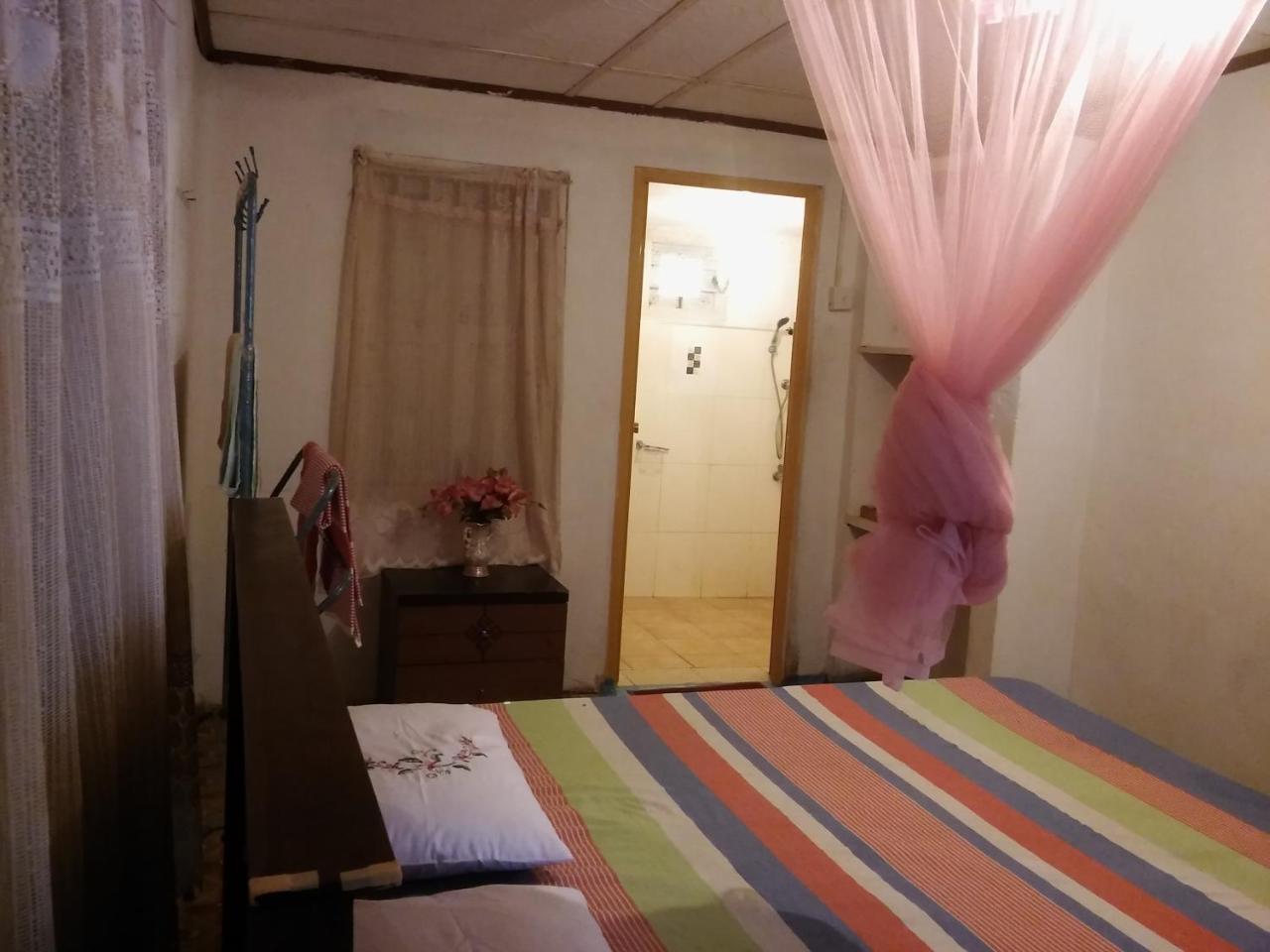 Thevindu Guest & Redmud Resturent Banduramulla Екстериор снимка