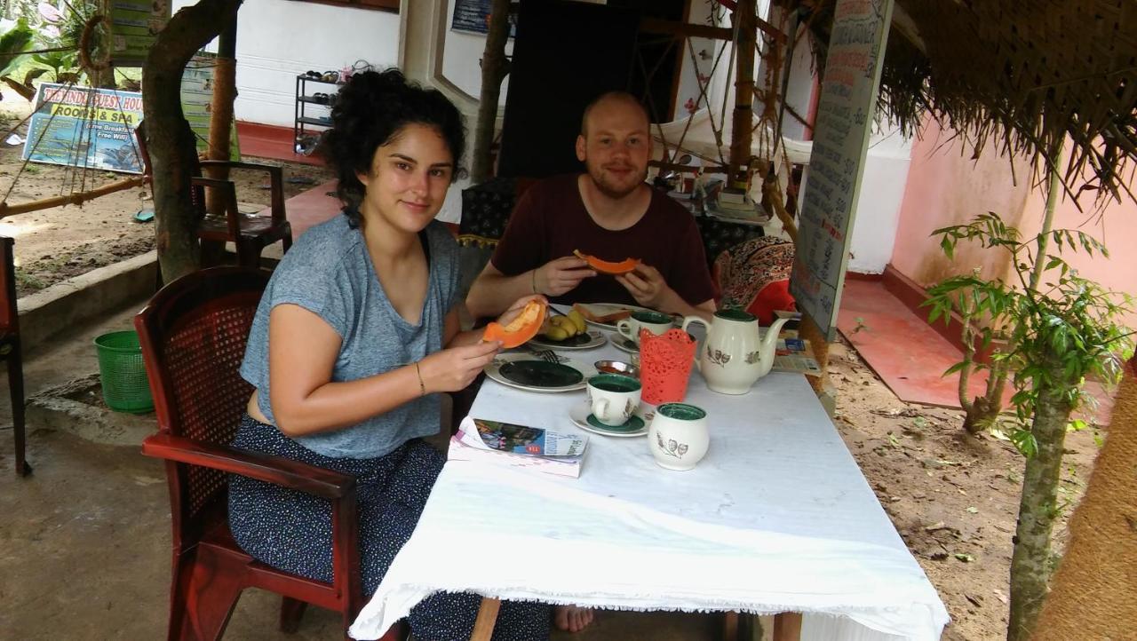 Thevindu Guest & Redmud Resturent Banduramulla Екстериор снимка